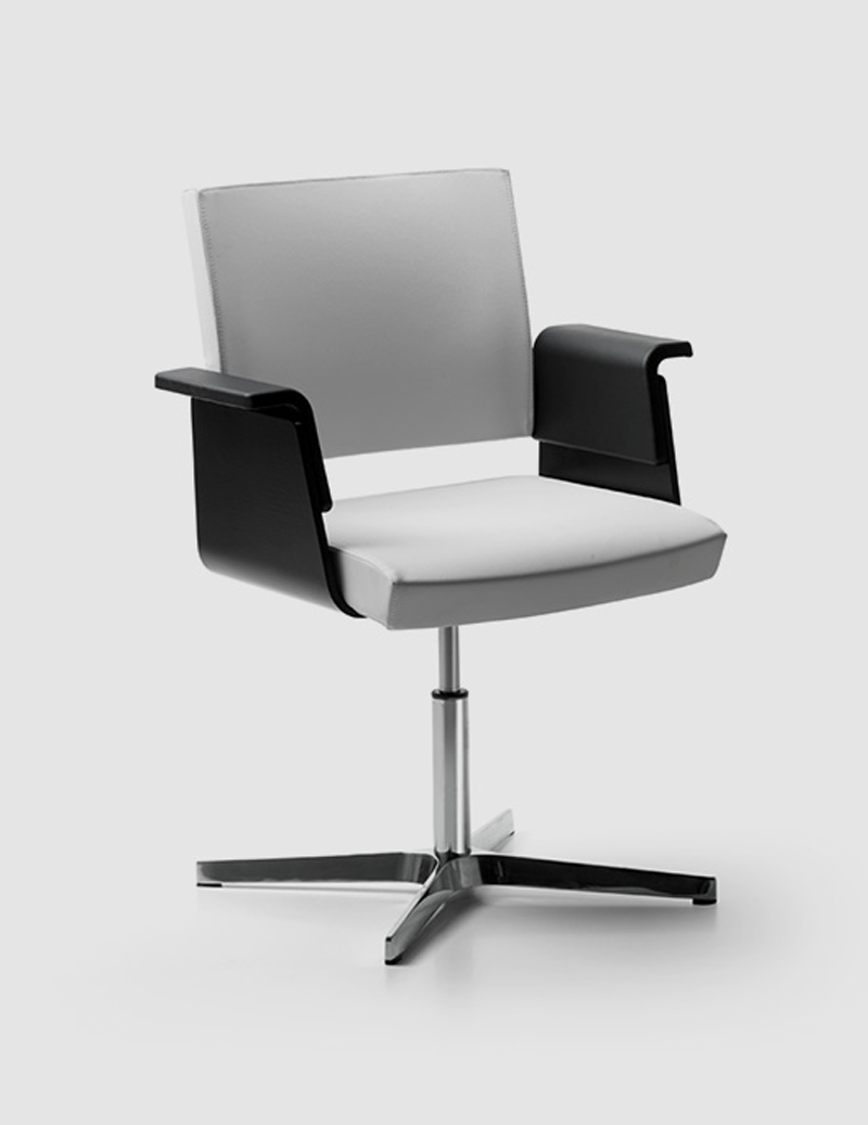 Silla de dirección blanca y negra