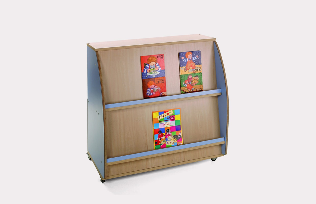 Mueble expositor de libros con dos niveles de altura.